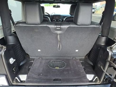 Used 2016 Jeep Wrangler Rubicon AWD/4WD image 15