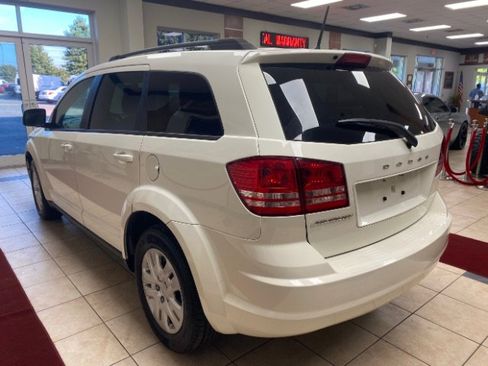 Used 2019 Dodge Journey SE image 3