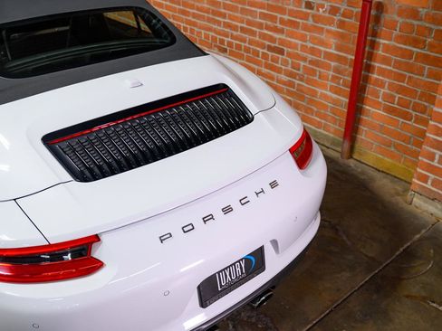 Used 2017 Porsche 911 Carrera S RWD image 9