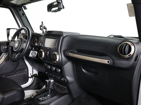 Used 2017 Jeep Wrangler 75th Anniversary image 23