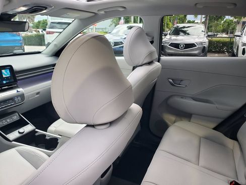 Used 2024 Hyundai Kona Limited FWD image 11