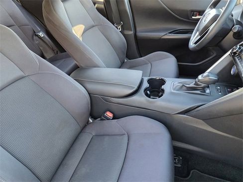 Used 2021 Toyota Venza LE image 12