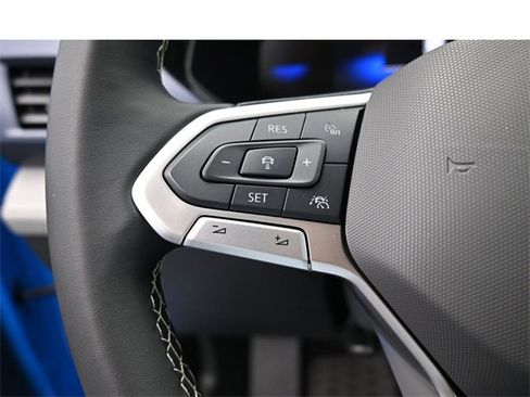 Used 2024 Volkswagen Taos SE image 16