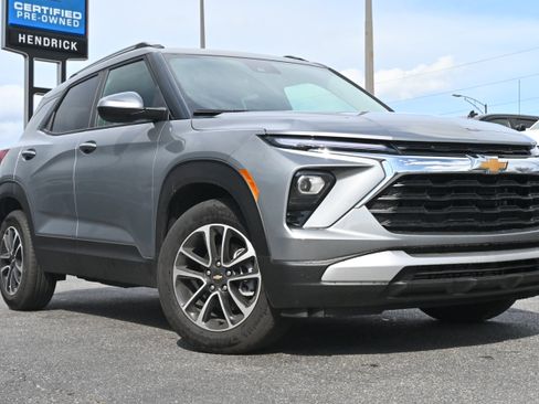 New 2026 Chevrolet TrailBlazer LT w/ Convenience Package FWD image 2