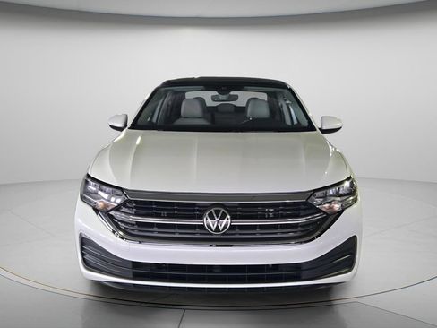Used 2023 Volkswagen Jetta SE w/ Panoramic Sunroof Package FWD image 5