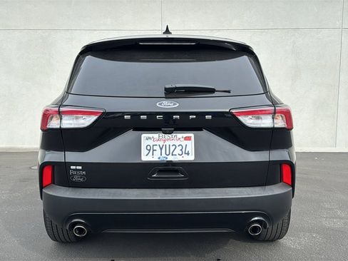 Certified 2022 Ford Escape SE w/ SE Sport Appearance Package image 3