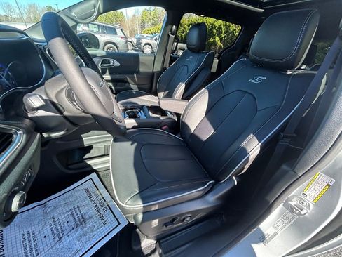 New 2026 Chrysler Pacifica Limited w/ S Appearance Package FWD image 18