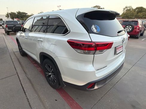 Used 2019 Toyota Highlander LE FWD image 9