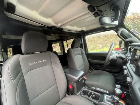 Used 2023 Jeep Wrangler Sahara image 27