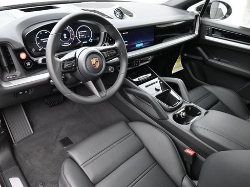 Certified 2026 Porsche Cayenne Coupe AWD/4WD image 4