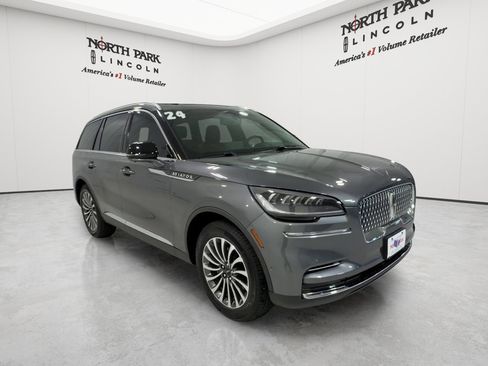 Used 2024 Lincoln Aviator Reserve w/ Elements Package Plus RWD image 7