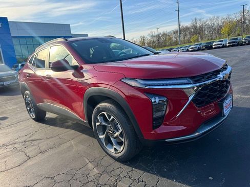 New 2026 Chevrolet Trax LT FWD image 2