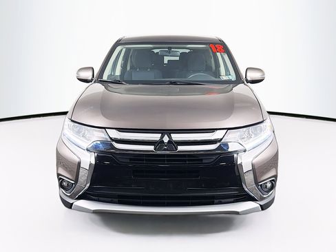 Used 2018 Mitsubishi Outlander SE image 3
