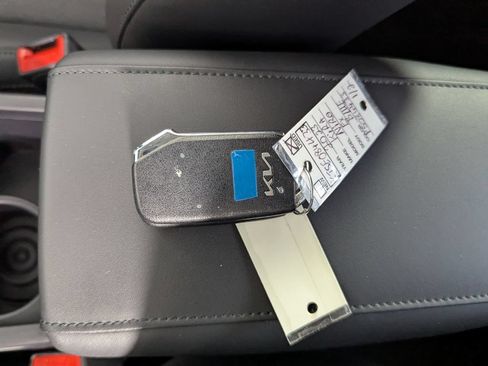 Used 2023 Kia Niro EX FWD image 26
