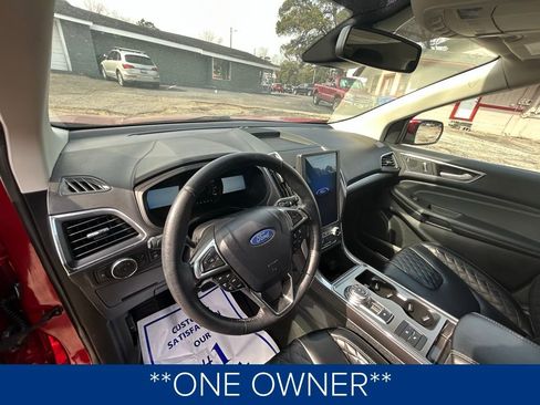 Used 2024 Ford Edge Titanium image 2