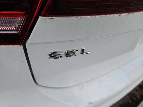 Used 2024 Volkswagen Tiguan SEL R-Line AWD/4WD image 4