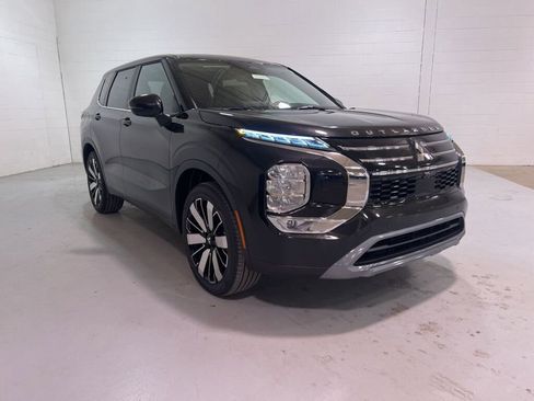 New 2025 Mitsubishi Outlander SE image 1