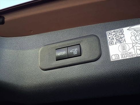 Certified 2025 Toyota Crown Signia image 7