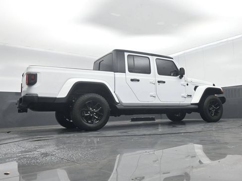Used 2021 Jeep Gladiator Sport AWD/4WD image 49