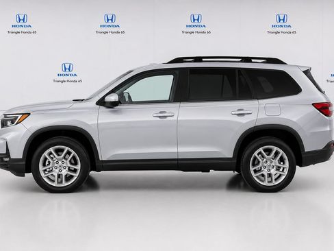 Used 2025 Honda Passport EX-L image 3