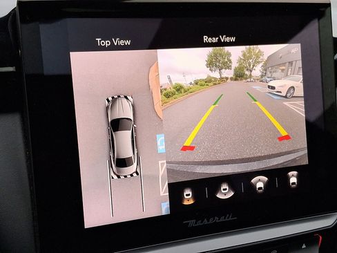 Used 2021 Maserati Quattroporte Trofeo RWD image 18