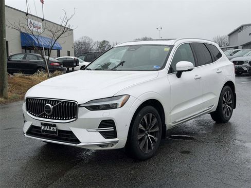 Used 2023 Volvo XC60 B5 Plus image 23