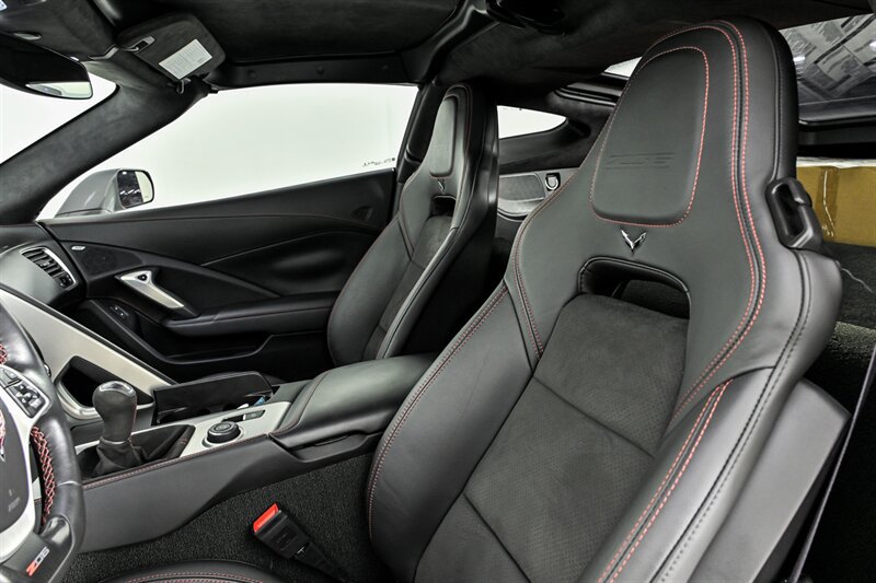 Used 2016 Chevrolet Corvette Z06 w/ 3LZ Preferred Equipment Group RWD image 18