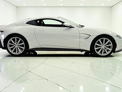 Used 2023 Aston Martin V8 Vantage Coupe RWD image 11