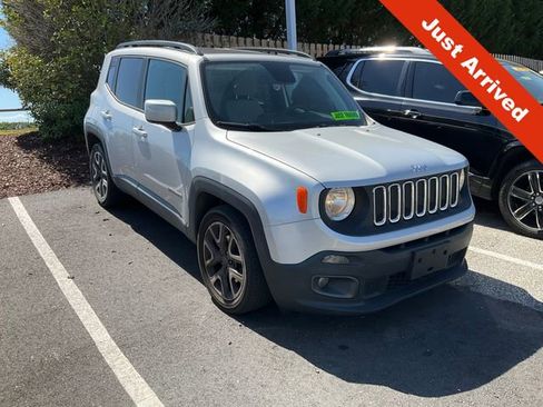Used 2018 Jeep Renegade Latitude FWD image 1