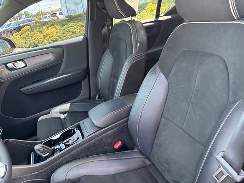 Used 2022 Volvo XC40 T5 R-Design w/ Advanced Package AWD/4WD image 17