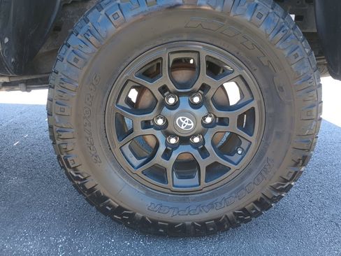 Used 2020 Toyota Tacoma SR w/ SX Package AWD/4WD image 12