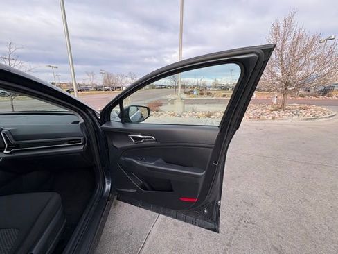 Used 2025 Kia Sportage LX image 29