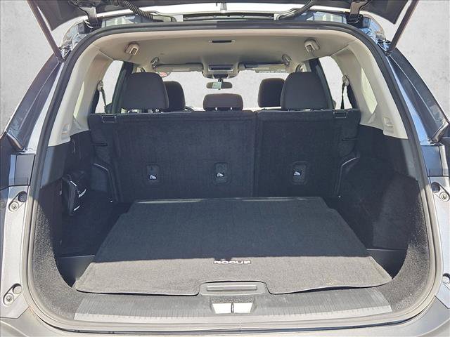 Used 2022 Nissan Rogue SV FWD image 6