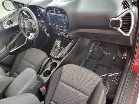 Used 2025 Kia Soul LX w/ LX Technology Package FWD image 18