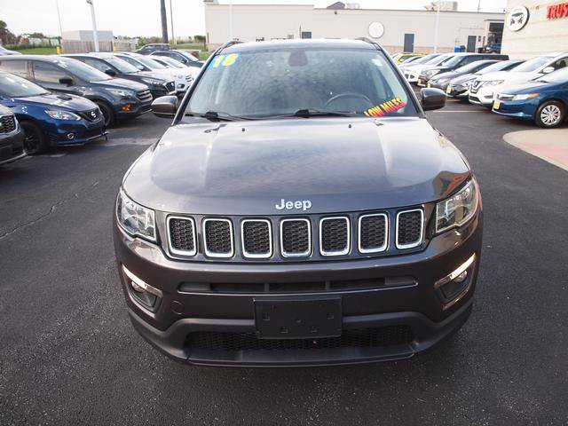Used 2018 Jeep Compass Latitude w/ Popular Equipment Group FWD image 4