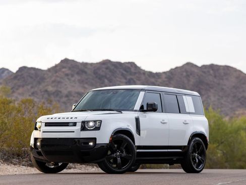 Used 2025 Land Rover Defender 110 V8 AWD/4WD image 5