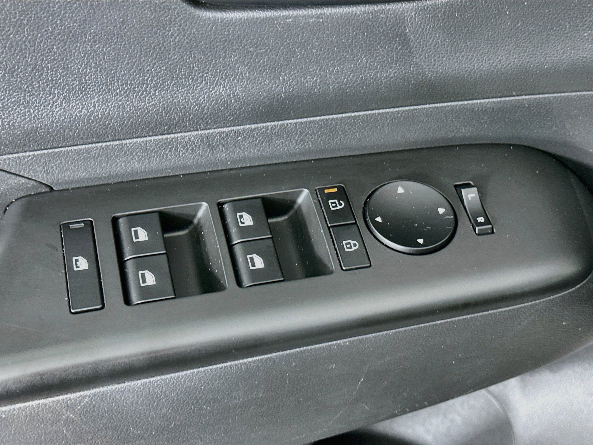 Used 2025 Hyundai Kona SEL FWD image 15