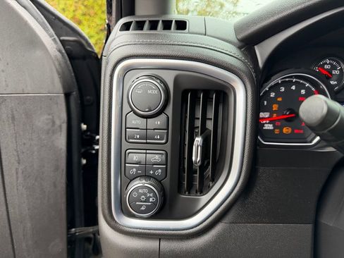 Used 2020 Chevrolet Silverado 1500 LT Trail Boss AWD/4WD image 17