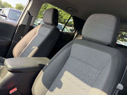 Certified 2024 Chevrolet Equinox LT FWD image 11