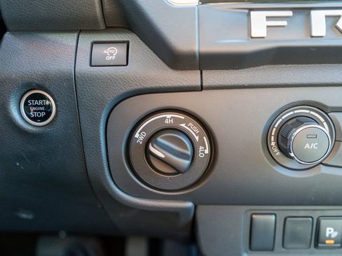 Certified 2025 Nissan Frontier SV image 29