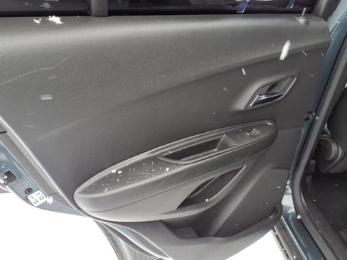 Used 2022 Chevrolet Trax LT w/ Premium Seat Package image 8