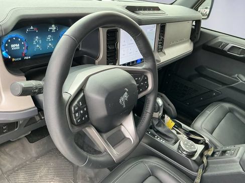 Certified 2025 Ford Bronco Outer Banks w/ Sasquatch Package AWD/4WD image 9