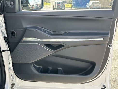 New 2025 Lincoln Navigator L Reserve w/ Jet Appearance Package image 14