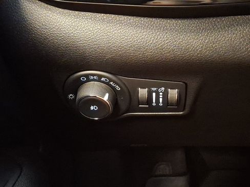 Certified 2023 Jeep Compass Latitude w/ Sun and Sound Group AWD/4WD image 23