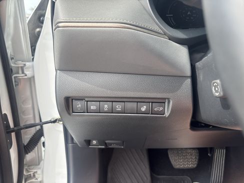 Used 2024 Toyota Venza Limited AWD/4WD image 15