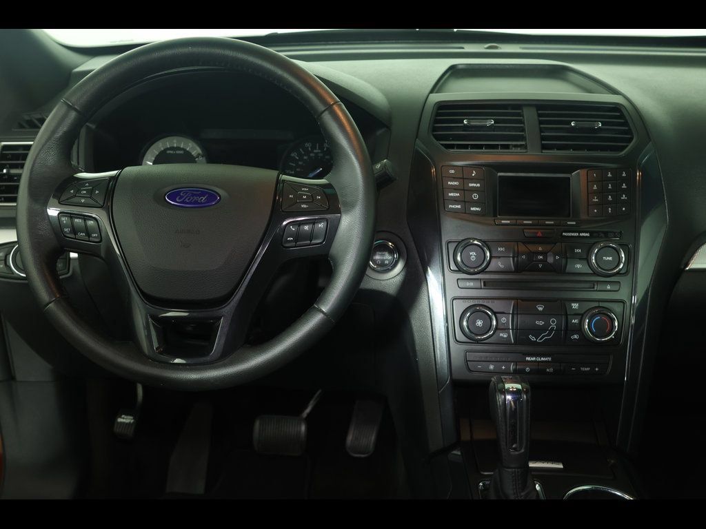 Used 2016 Ford Explorer XLT FWD image 11