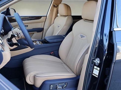 New 2025 Bentley Bentayga image 14