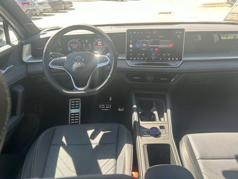 New 2026 Volkswagen Tiguan SE R-Line FWD image 9