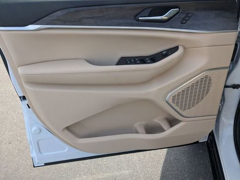 New 2026 Jeep Grand Cherokee Limited image 9