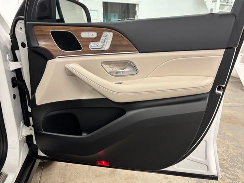 Certified 2025 Mercedes-Benz GLE 450e 4MATIC image 24